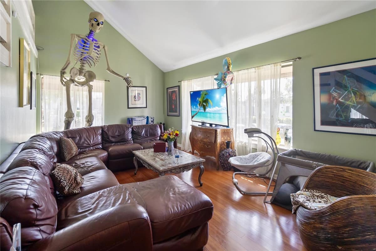 440 ORIENTA POINT STREET — photo 8 of 22