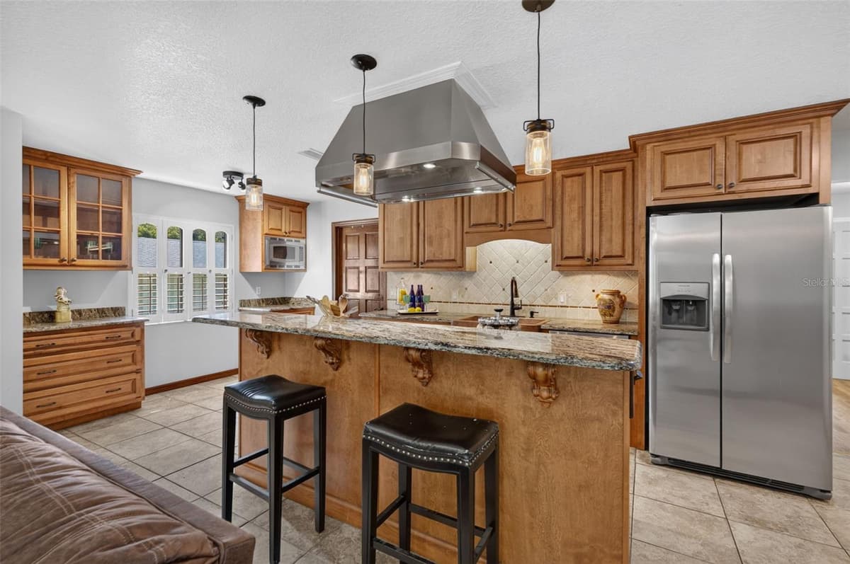 551 RYLANE STREET — photo 8 of 47