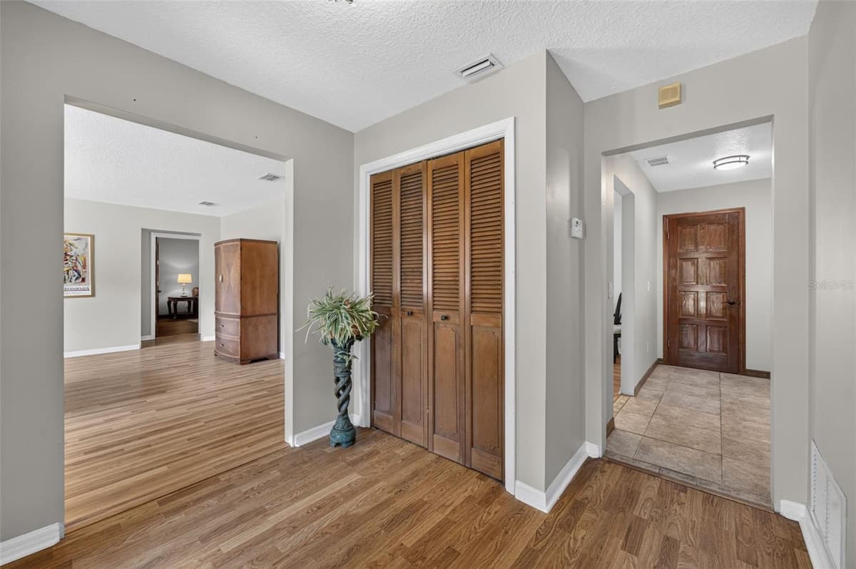 551 RYLANE STREET — photo 3 of 47