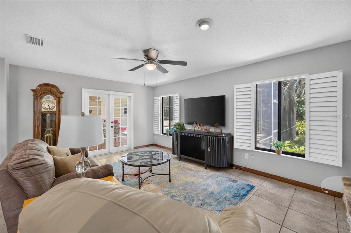 551 RYLANE STREET — photo 7 of 47