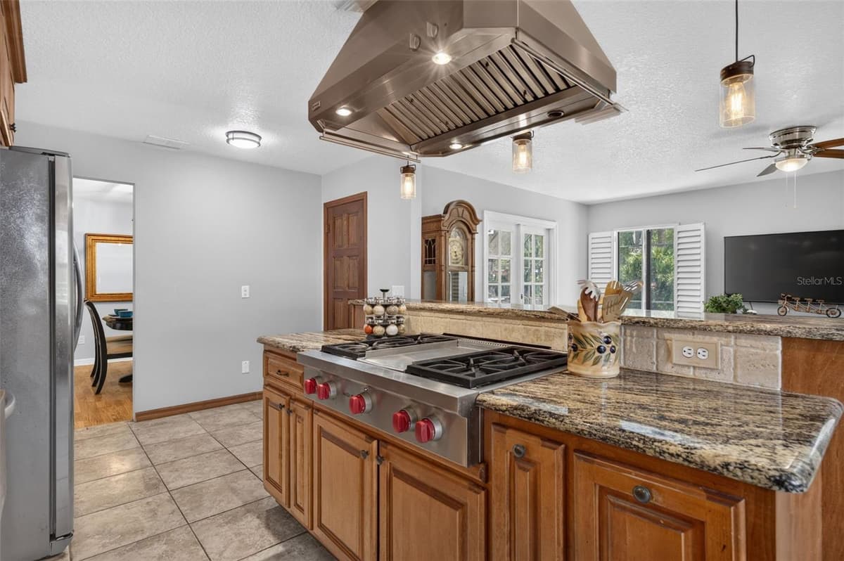 551 RYLANE STREET — photo 15 of 47