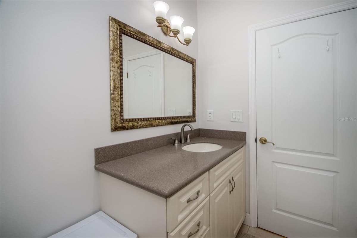 1605 GULF ROAD — photo 37 of 53