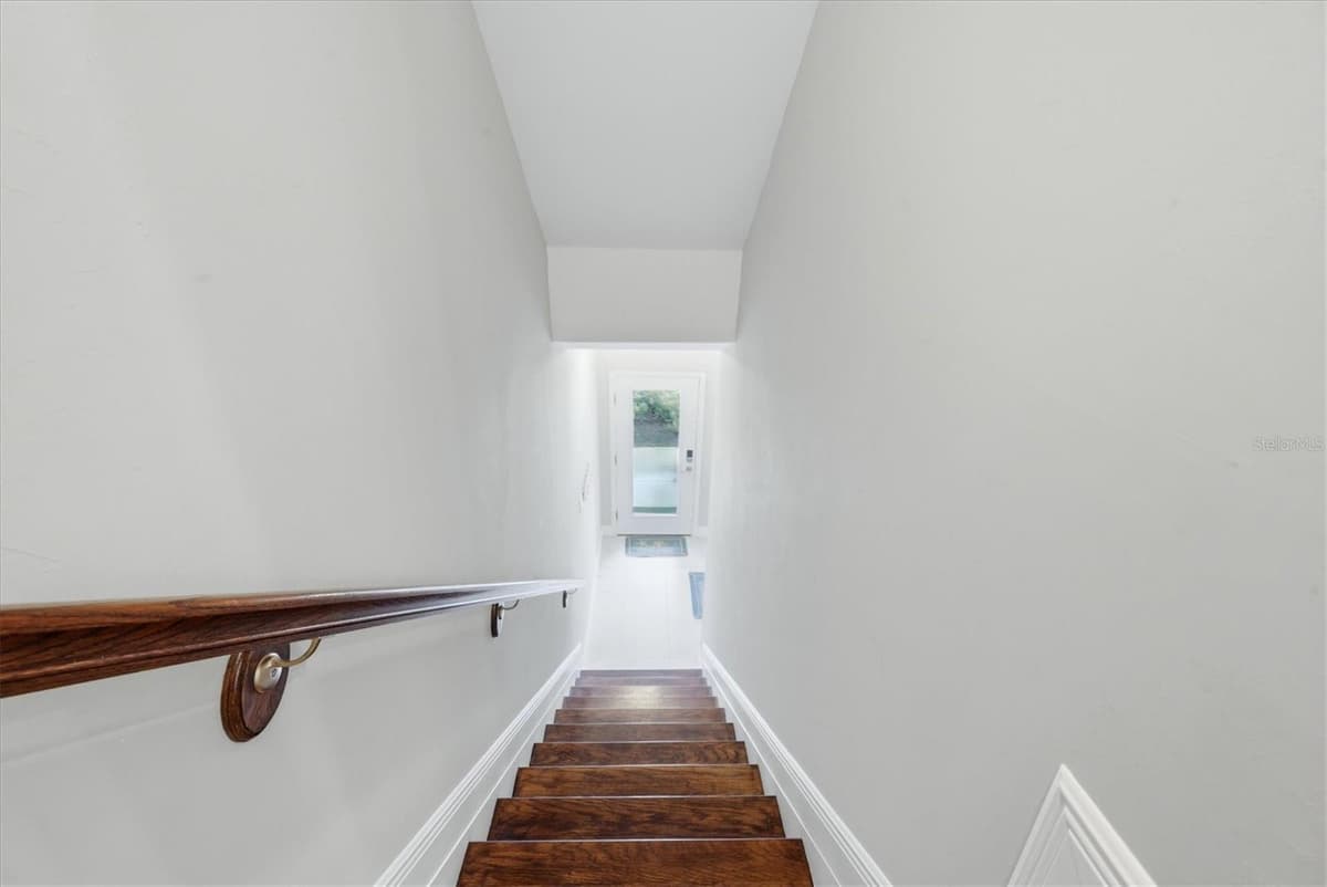 10425 PILOTHOUSE COURT — photo 4 of 57