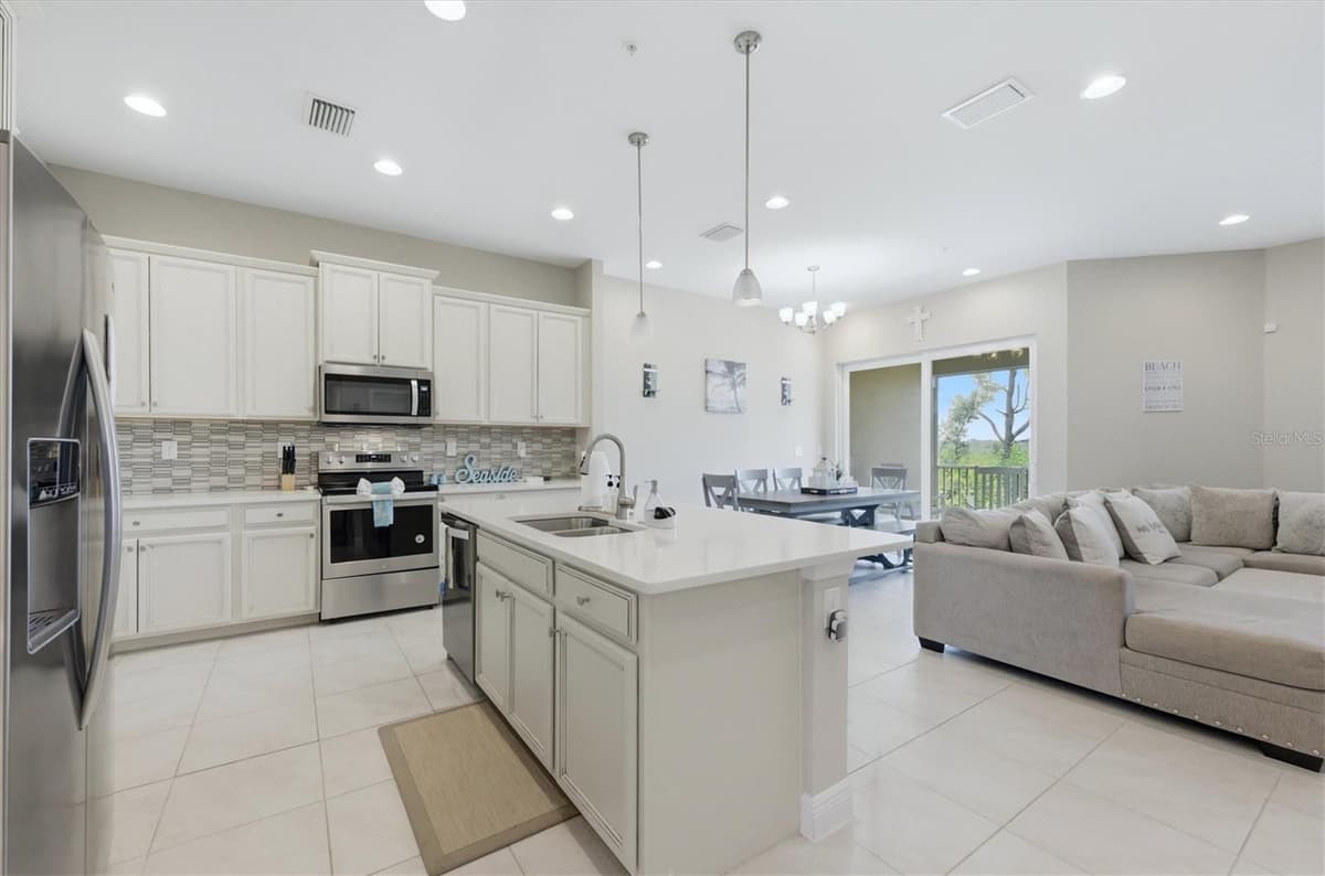 10425 PILOTHOUSE COURT — photo 10 of 57