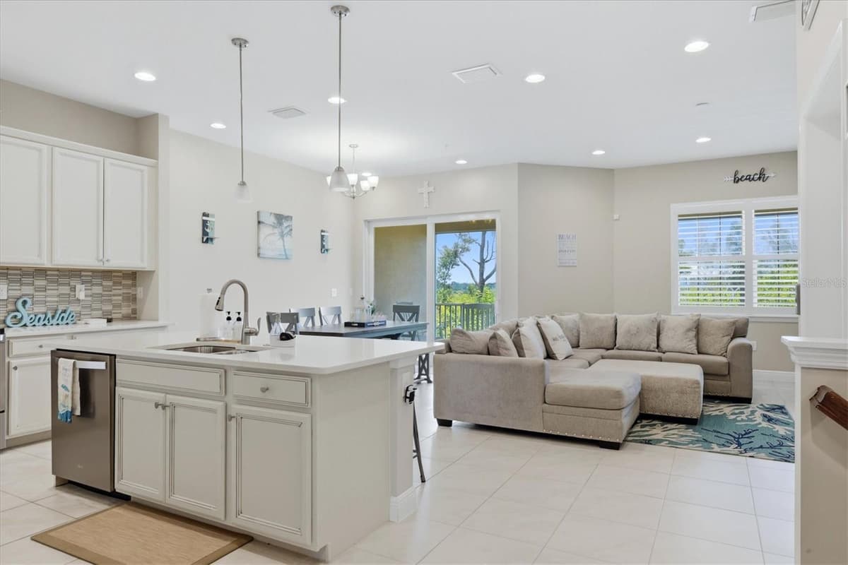 10425 PILOTHOUSE COURT — photo 14 of 57