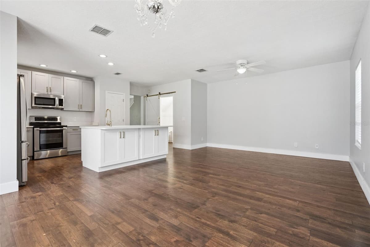 1102 GOLDENASTER COURT — photo 7 of 42