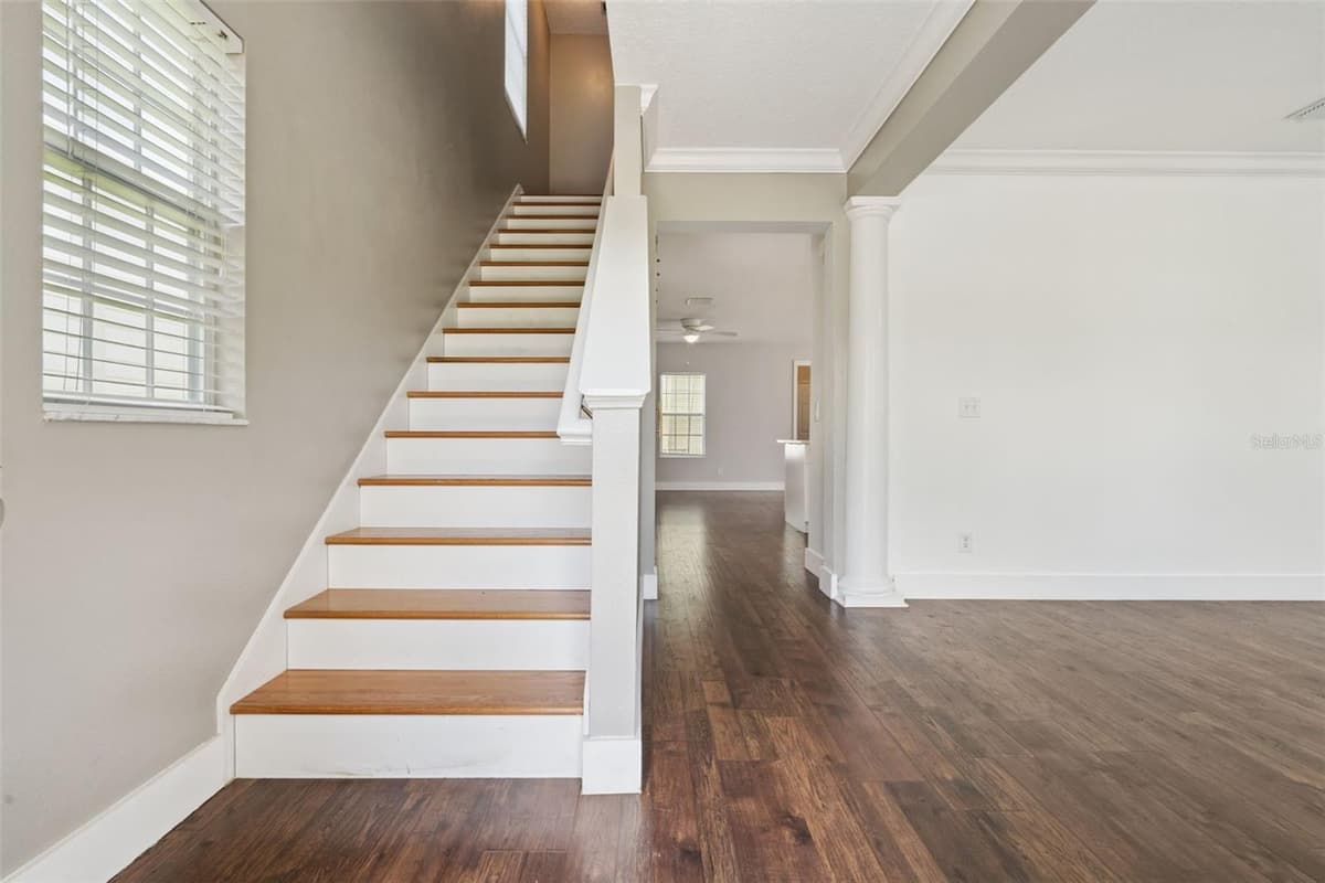 1102 GOLDENASTER COURT — photo 4 of 42