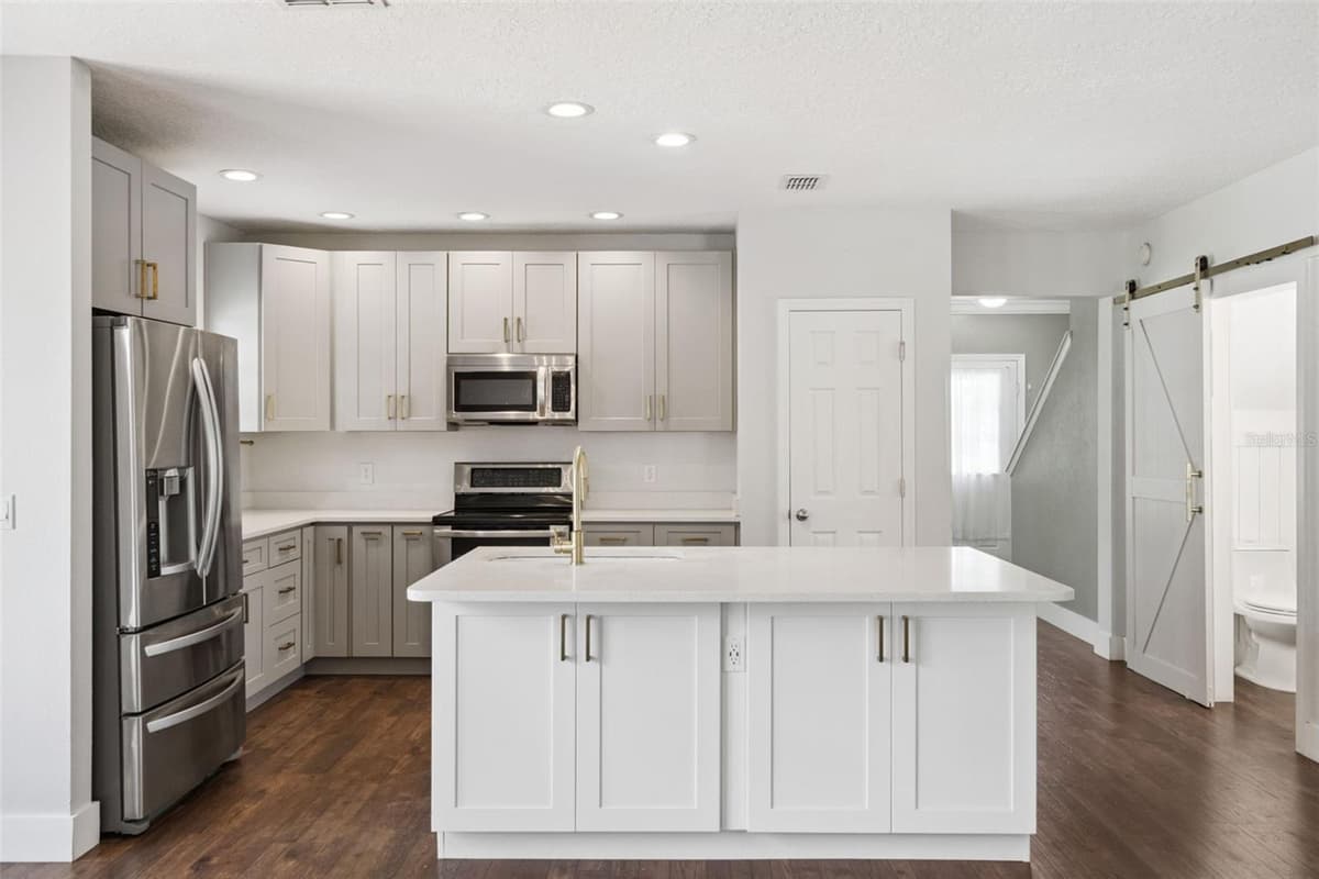 1102 GOLDENASTER COURT — photo 10 of 42