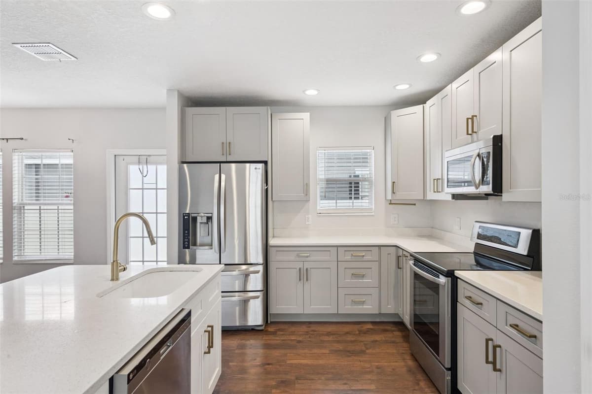 1102 GOLDENASTER COURT — photo 11 of 42