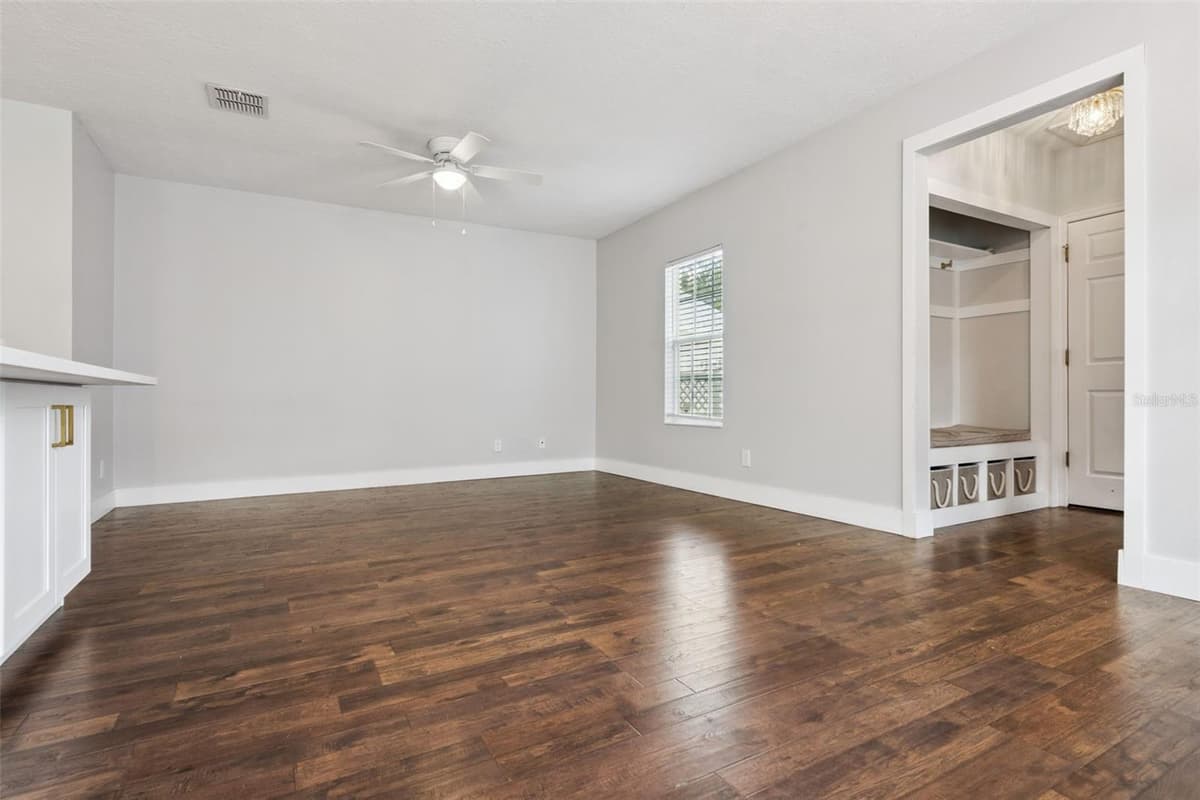 1102 GOLDENASTER COURT — photo 6 of 42