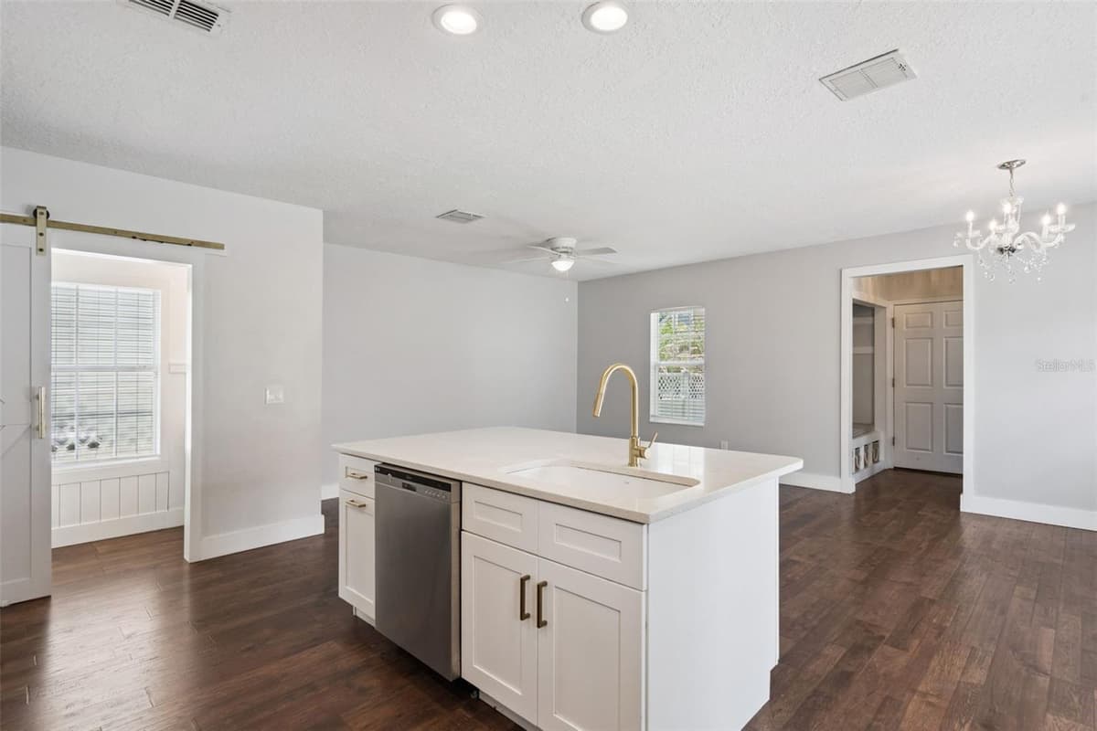 1102 GOLDENASTER COURT — photo 9 of 42
