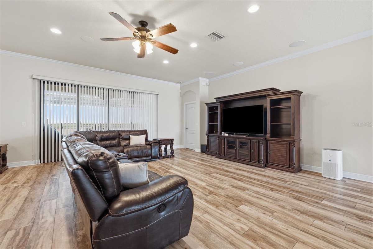 2723 COLEWOOD LANE — photo 9 of 46