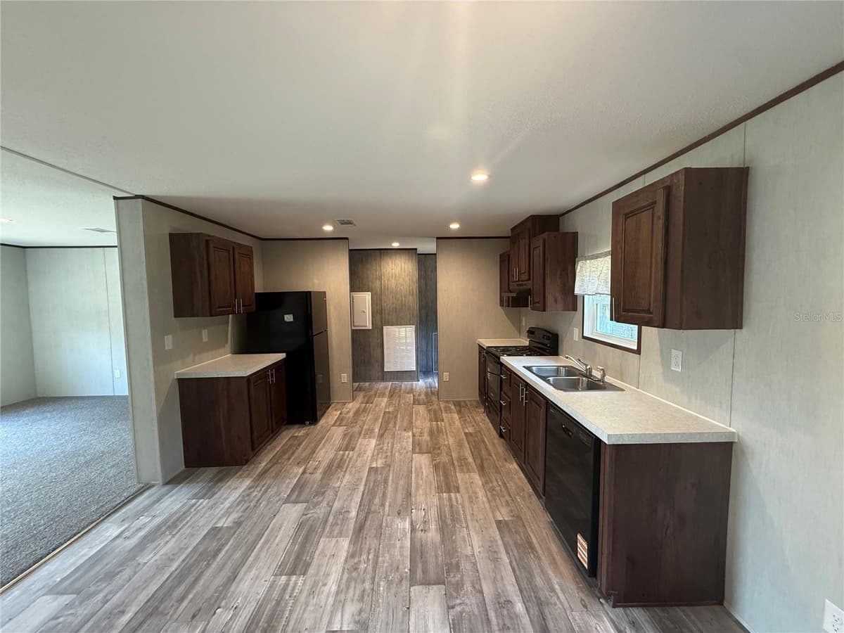 3320 ROYAL OAK DRIVE — photo 3 of 13