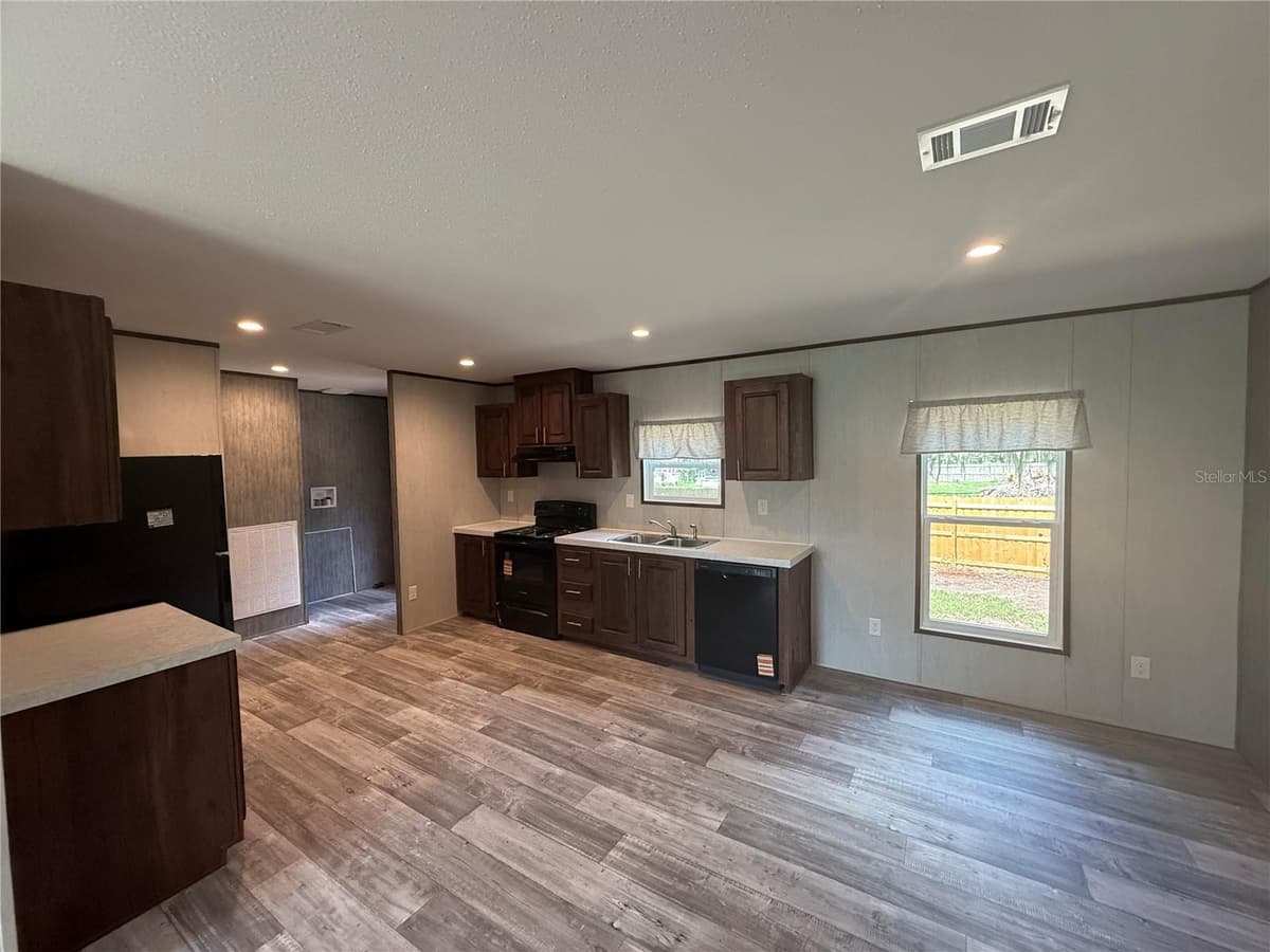 3320 ROYAL OAK DRIVE — photo 2 of 13