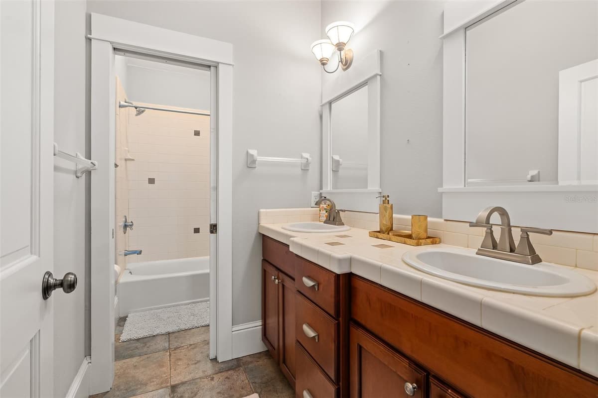 2 HICKORY LANE — photo 25 of 49