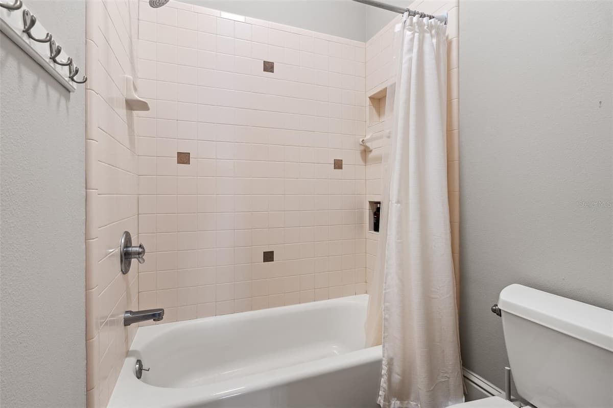 2 HICKORY LANE — photo 26 of 49