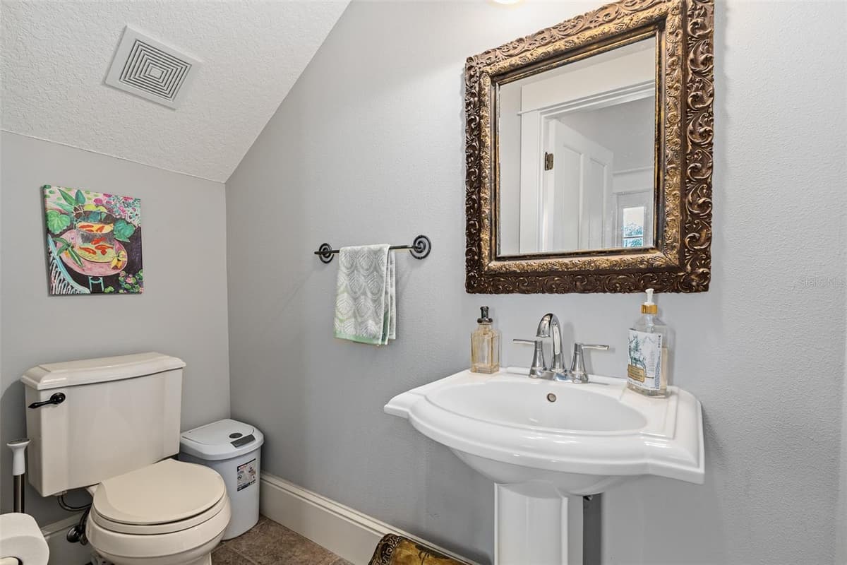 2 HICKORY LANE — photo 15 of 49