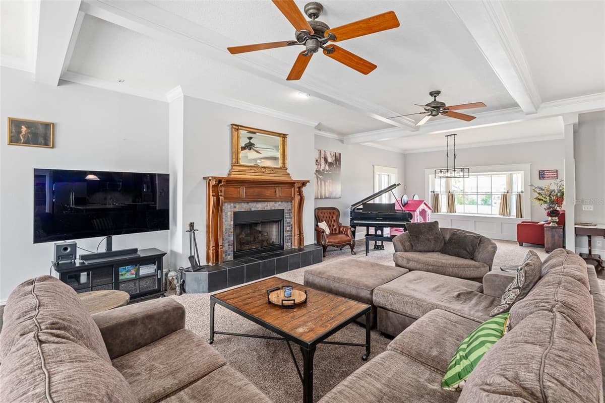 2 HICKORY LANE — photo 10 of 49