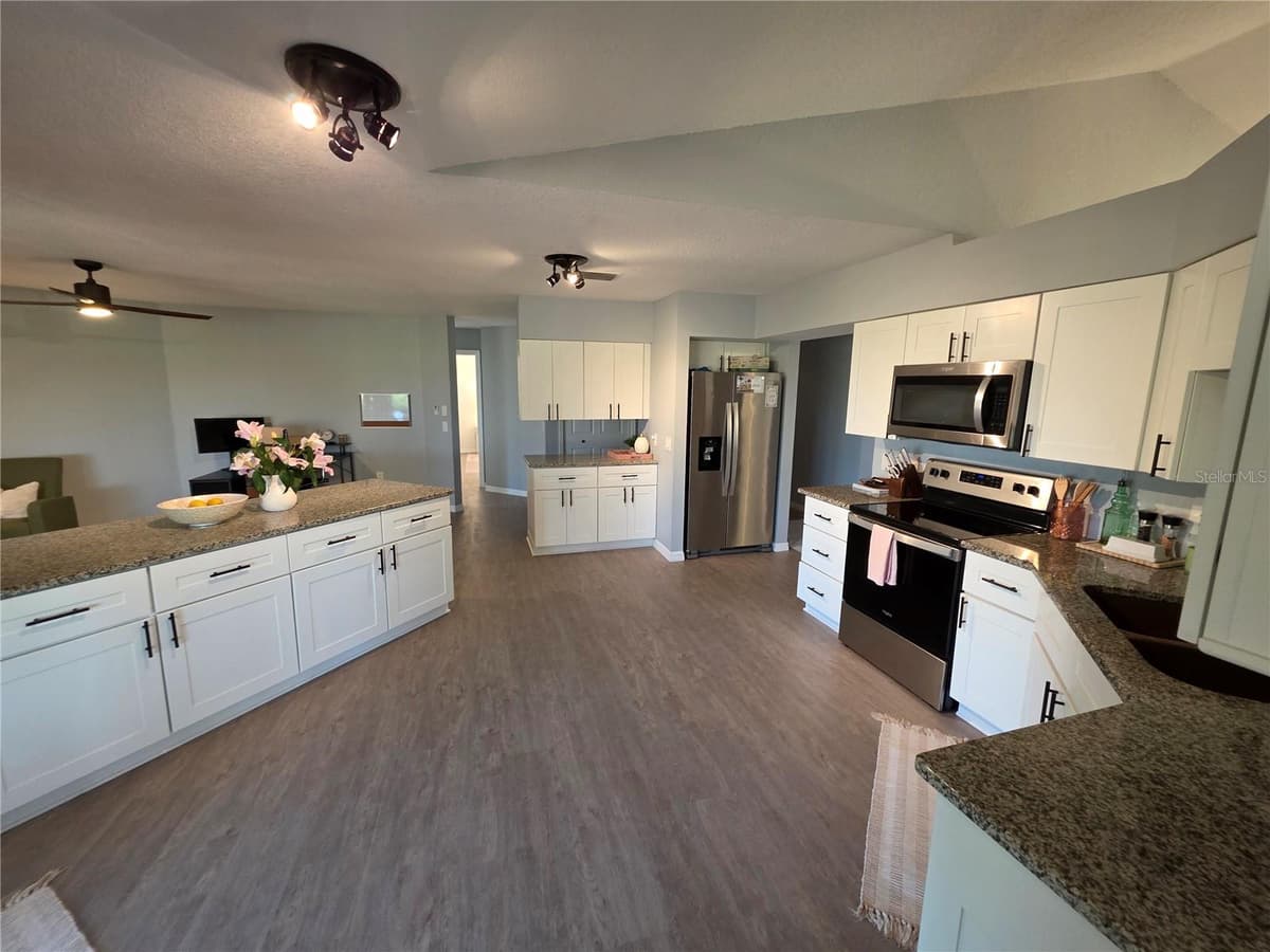13 SEAWARD CIRCLE — photo 11 of 45