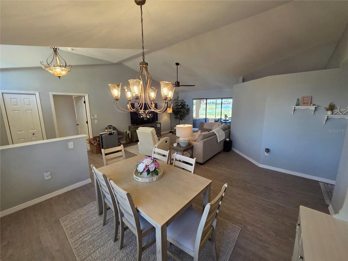 13 SEAWARD CIRCLE — photo 8 of 45