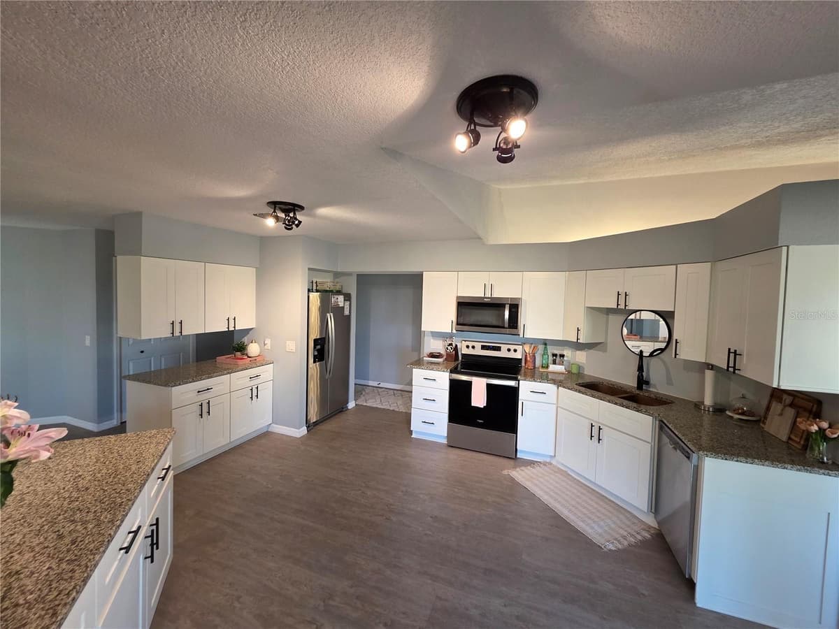 13 SEAWARD CIRCLE — photo 18 of 45