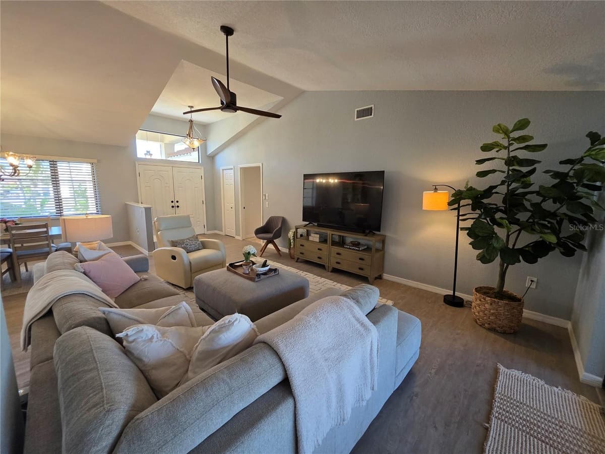 13 SEAWARD CIRCLE — photo 13 of 45
