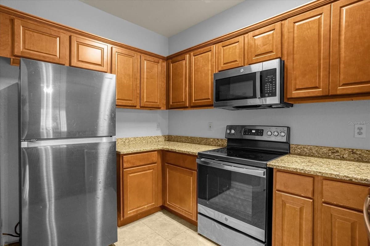 102 VISTA VERDI CIRCLE — photo 8 of 21