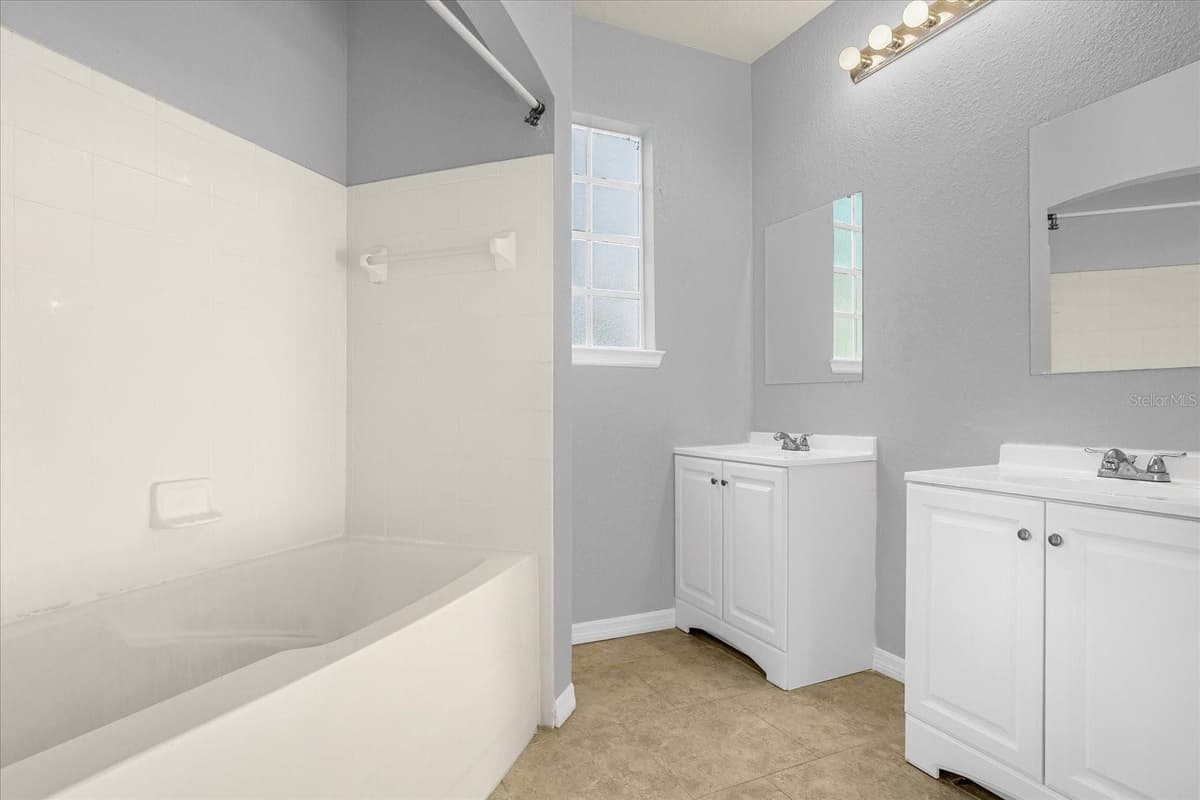 102 VISTA VERDI CIRCLE — photo 12 of 21