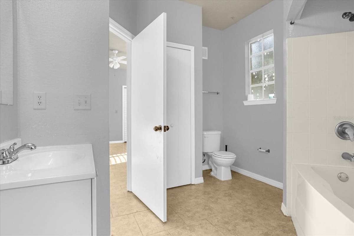 102 VISTA VERDI CIRCLE — photo 13 of 21