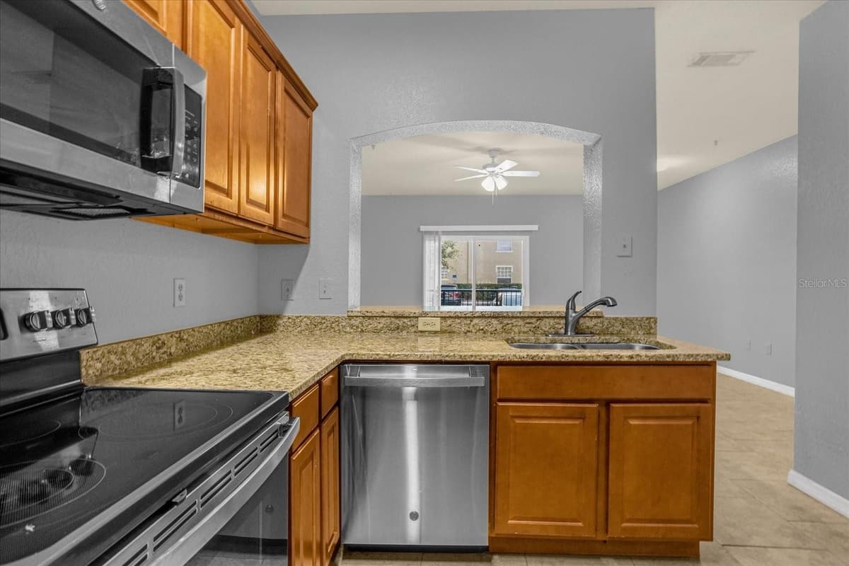 102 VISTA VERDI CIRCLE — photo 9 of 21