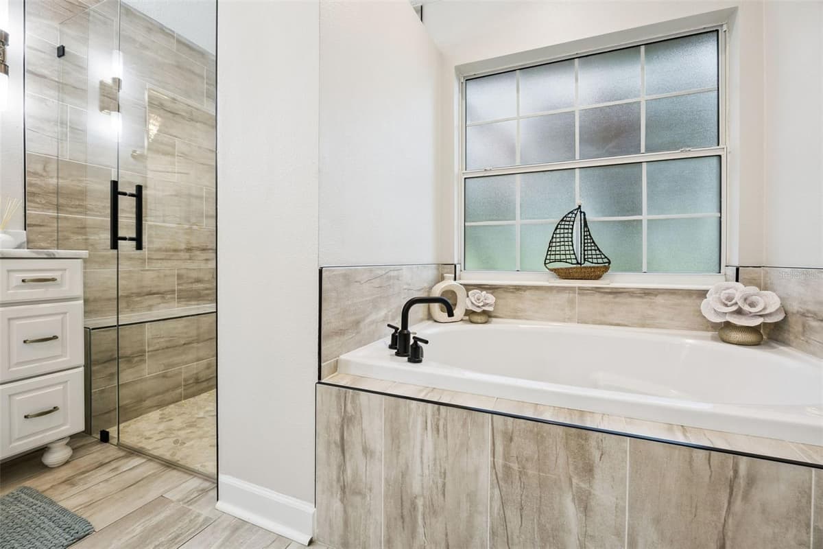 7648 LAKE ANGELINA DRIVE — photo 15 of 49