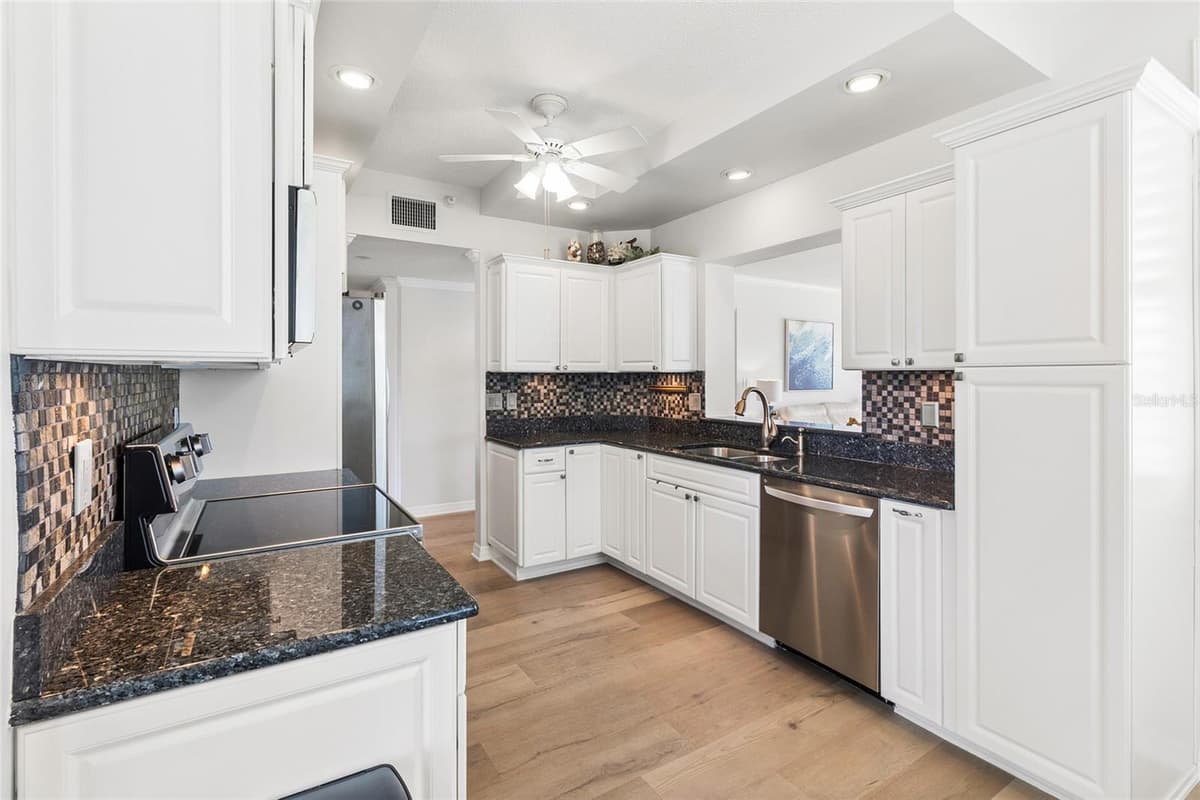 8021 SAILBOAT KEY BOULEVARD — photo 8 of 48