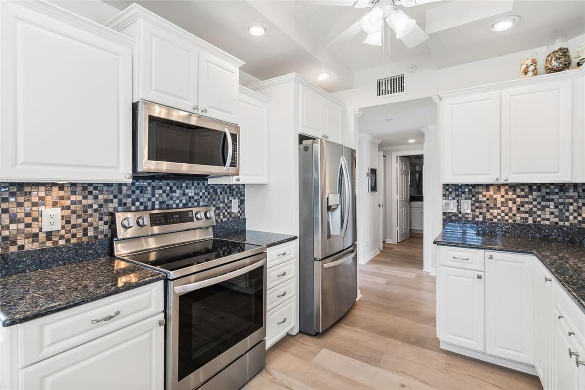 8021 SAILBOAT KEY BOULEVARD — photo 6 of 48