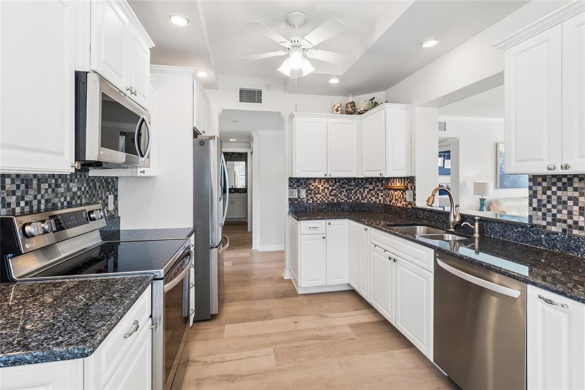 8021 SAILBOAT KEY BOULEVARD — photo 7 of 48