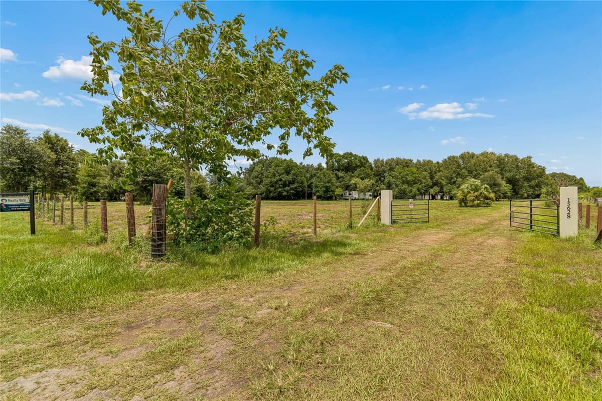 15628 CARLTON LAKE ROAD — photo 6 of 81