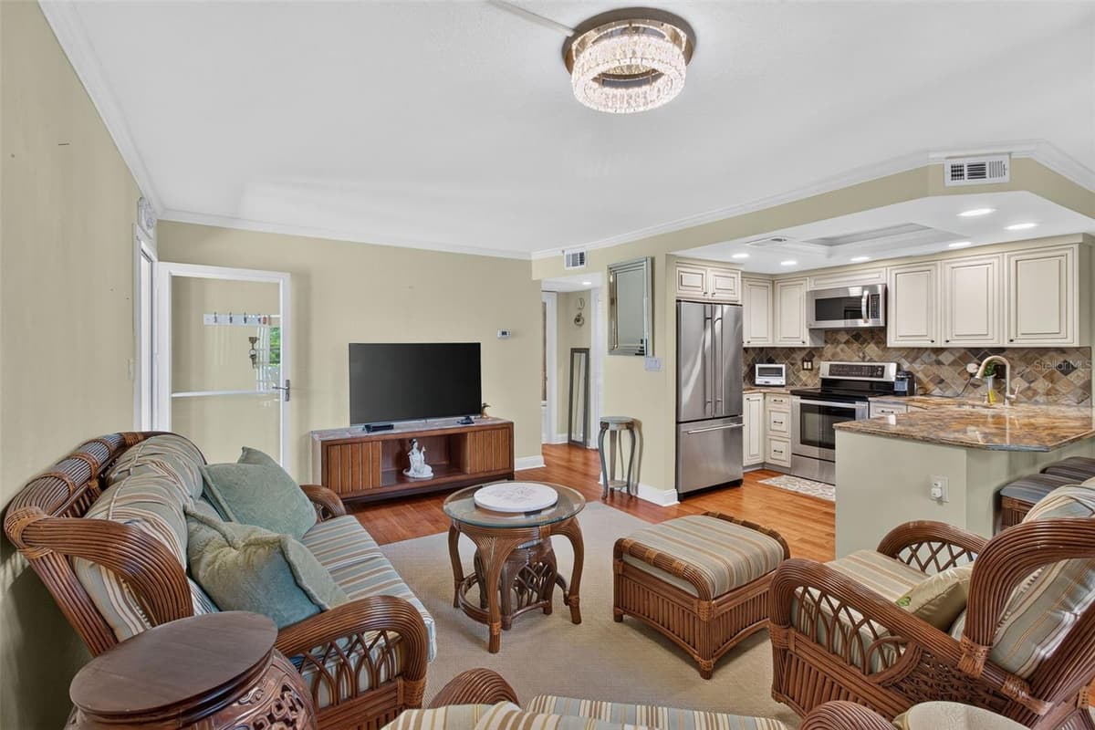 1001 BAYSHORE BOULEVARD — photo 11 of 44