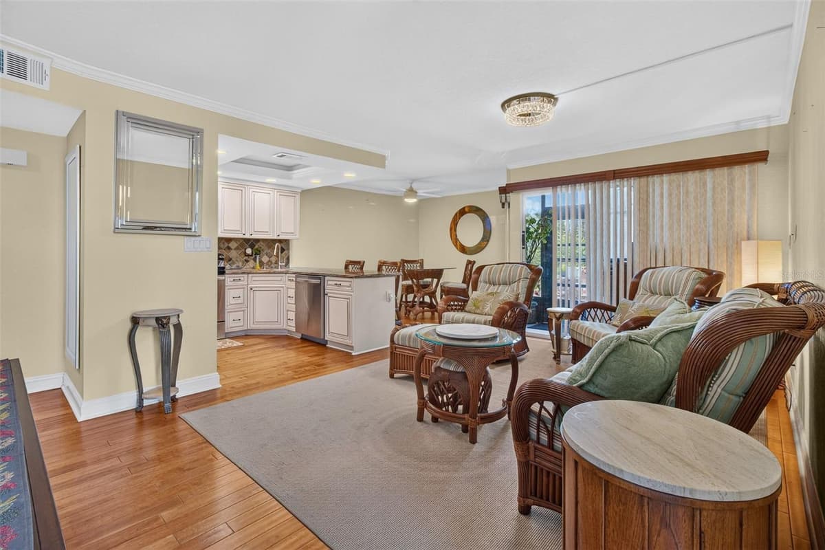1001 BAYSHORE BOULEVARD — photo 8 of 44