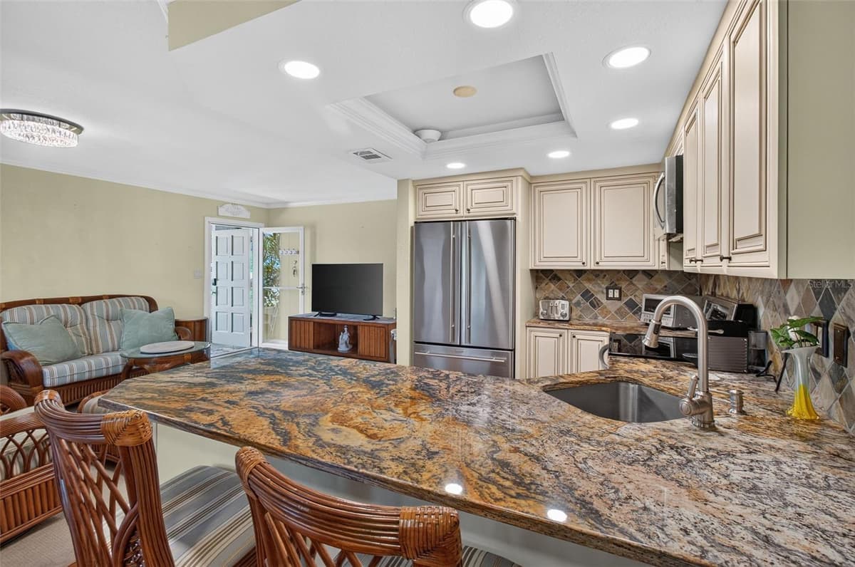 1001 BAYSHORE BOULEVARD — photo 14 of 44