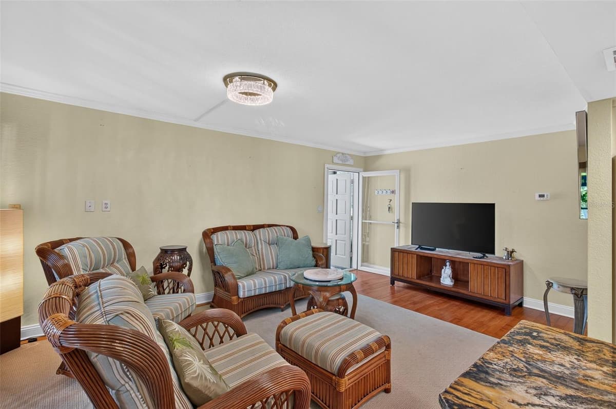 1001 BAYSHORE BOULEVARD — photo 10 of 44