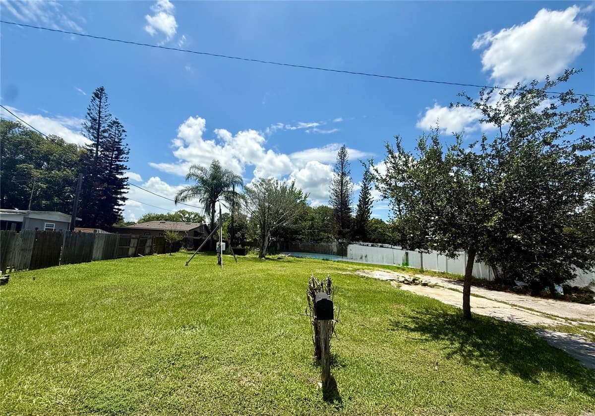 1640 GROUPER STREET — photo 1 of 2
