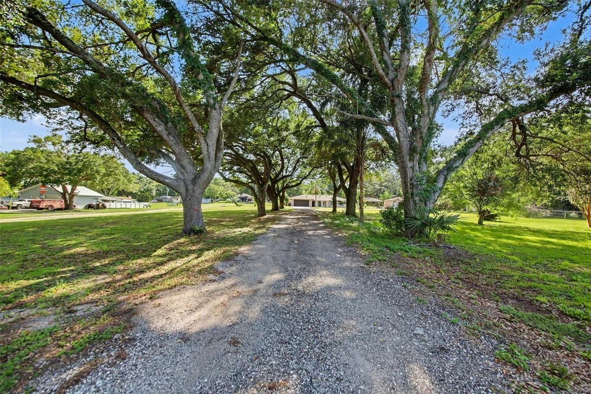 10073 LAKE MEADOW ROAD — photo 3 of 9