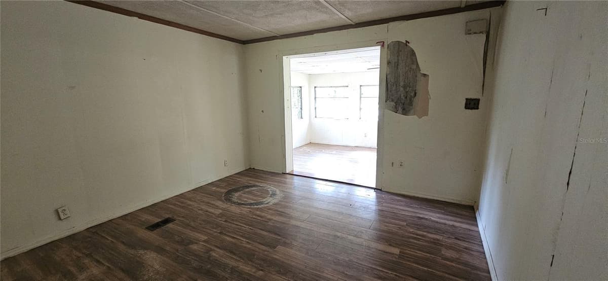 107 APACHE AVENUE — photo 7 of 24