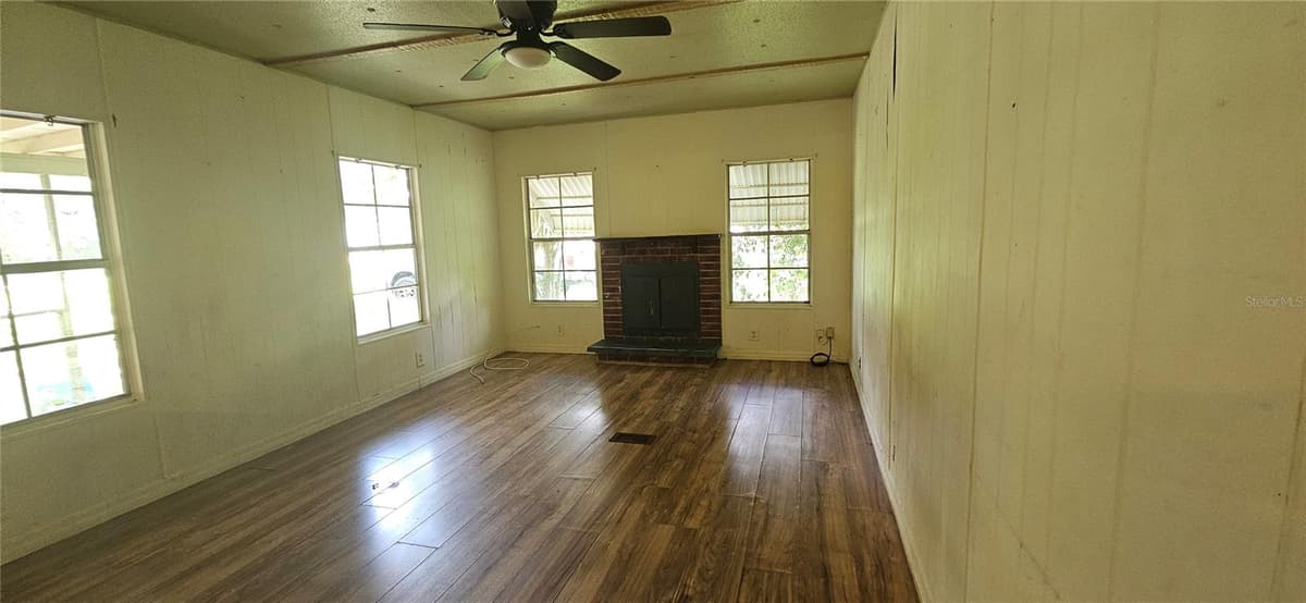 107 APACHE AVENUE — photo 3 of 24