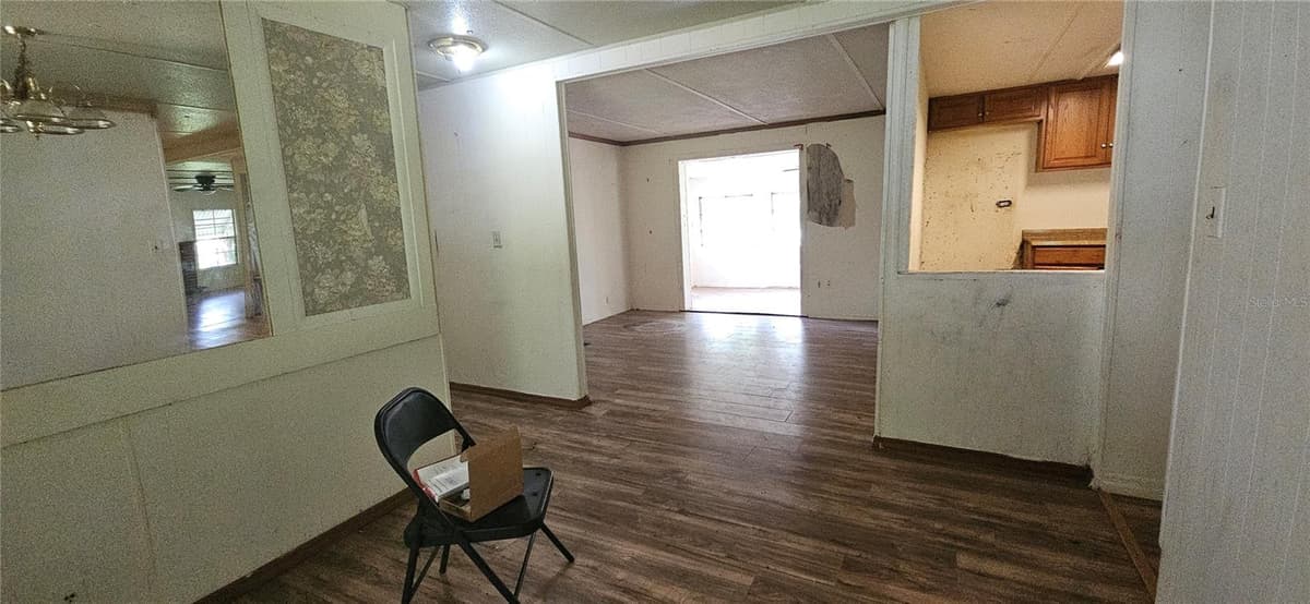 107 APACHE AVENUE — photo 8 of 24