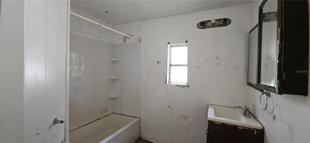 107 APACHE AVENUE — photo 10 of 24