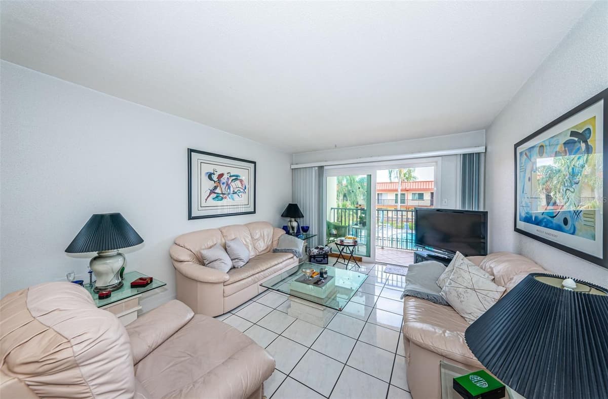 10365 PARADISE BOULEVARD — photo 10 of 46