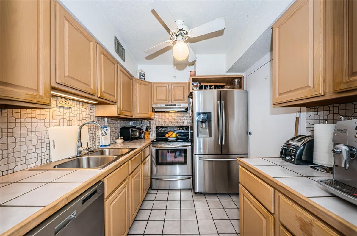 10365 PARADISE BOULEVARD — photo 15 of 46