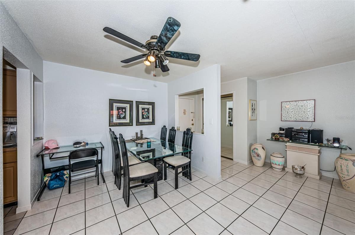 10365 PARADISE BOULEVARD — photo 14 of 46