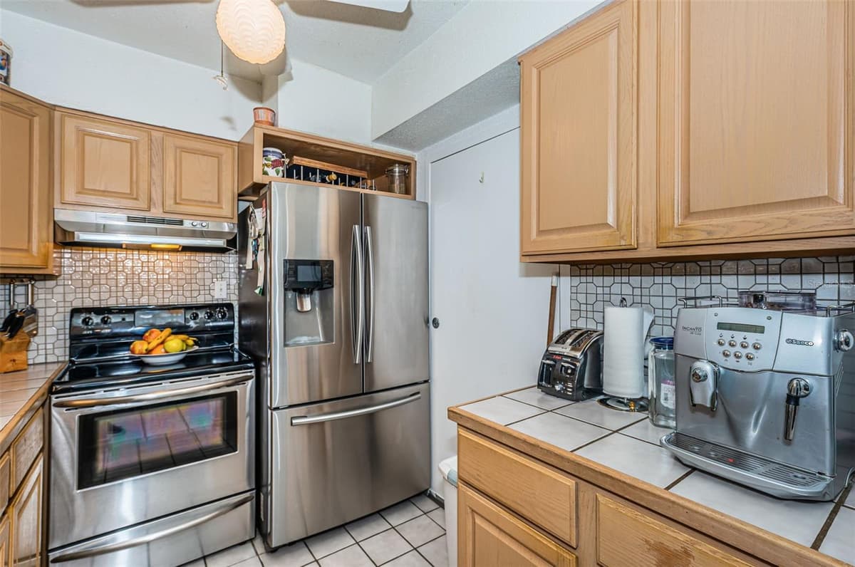 10365 PARADISE BOULEVARD — photo 16 of 46