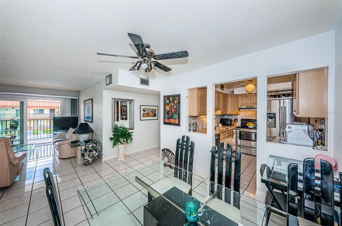 10365 PARADISE BOULEVARD — photo 12 of 46